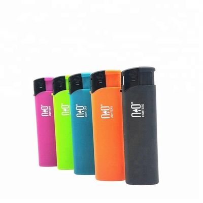 Lumière à gaz rechargeable en plastique de cinq couleurs 8,2*2,42*1,23 cm avec des matériaux chinois
