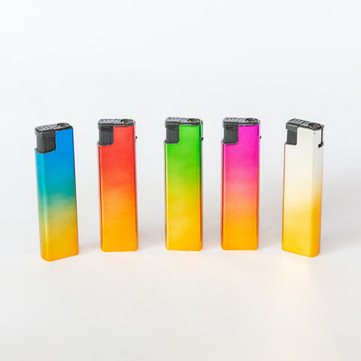 Des briquets à gaz en plastique résistant au vent et rechargeable