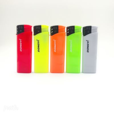 Production personnalisée d'allumettes certifiées ISO9994 avec de grands styles de vente et de flint