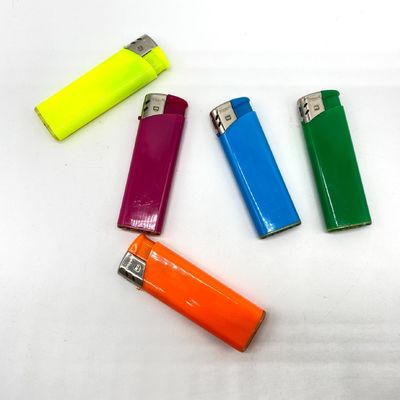Matériau POM à combustion permanente allume-cigare à gaz jetable allume-cigare électronique garantie ISO