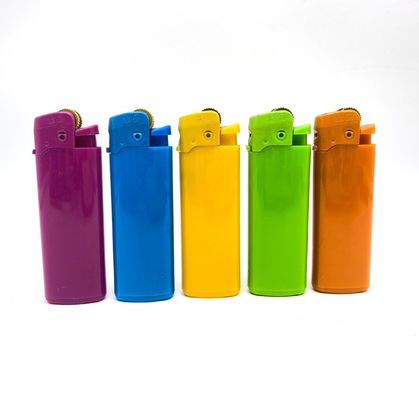 L'allumeur d'allumettes de silex rechargeable ou jetable pour cadeau ou décoratif de cigarette