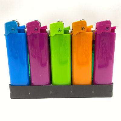 L'allumeur d'allumettes de silex rechargeable ou jetable pour cadeau ou décoratif de cigarette