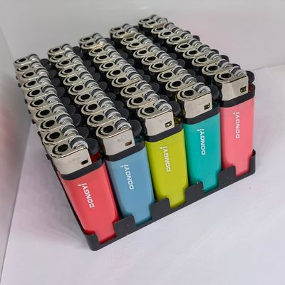 2022 allumettes accessoires de fumage cigarette allume-cigare avec option d'échantillons à la demande