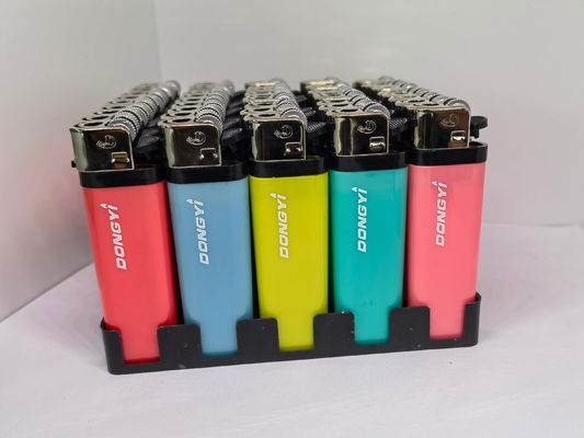 2022 allumettes accessoires de fumage cigarette allume-cigare avec option d'échantillons à la demande