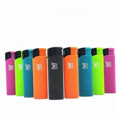 Lumière à gaz rechargeable en plastique de cinq couleurs 8,2*2,42*1,23 cm avec des matériaux chinois