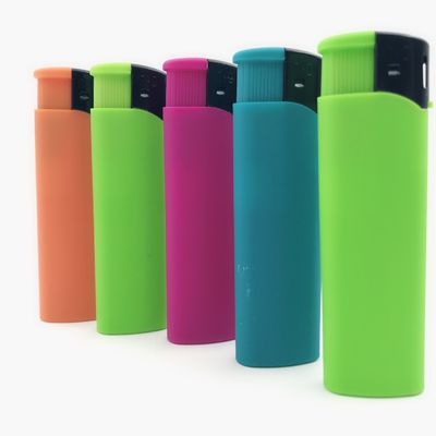 Des briquets en plastique pour cadeaux, des briquets de cricket jetables/remplaçables et plus