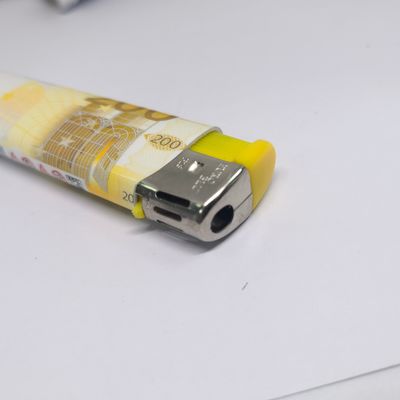 Demande personnalisée ISO9994 Europe Marché allume-cigare en plastique avec fumeur électronique froid