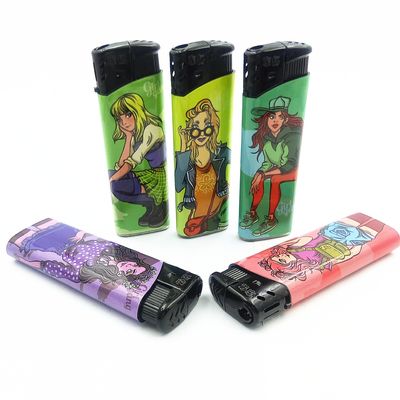 81.1*24.5*11.5mm EUR Classic Fashion Electric Gas Lighter DY-026 Huan Dongyi Lighter qui est équipé d'une lampe de poche