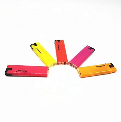 Un briquet compact et élancé, résistant au vent, fabriqué avec du plastique Dongyi.