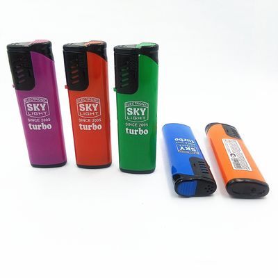 ISO9994 Dy-F001 Dongyi allume-lampes à gaz étanche au vent avec lampe de poche en plastique et norme EUR