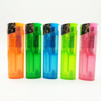 7.77*2.29*1.25 CM Rechargeable multicolore étanche au vent allume-cigare en plastique