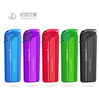 Demande personnalisée Obtenez un briquet plastique jetable coloré de gaz de 8,2*2,6*1,14 cm