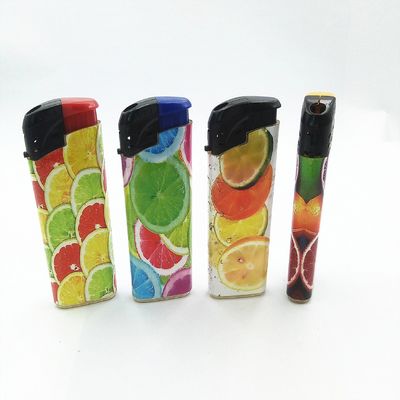 Demande personnalisée Obtenez un briquet plastique jetable coloré de gaz de 8,2*2,6*1,14 cm
