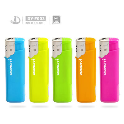 Allumeur à vent en plastique rechargeable avec lampe LED rechargeable et lampe LED incluse