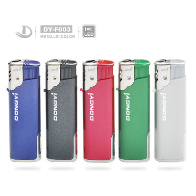 Allume-cigarettes en plastique résistant au vent avec couleur LED semi-transparente et lumière LED