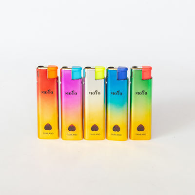 Design à la mode Dy-F018 allume-cigare en plastique étanche au vent avec option de personnalisation
